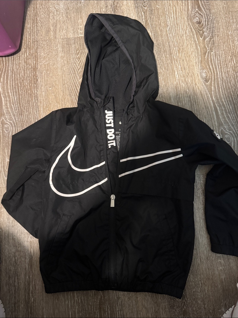Nike Black Kids' Hooded Windbreaker with White Swoosh size 6 (M) - Picture 6 of 6